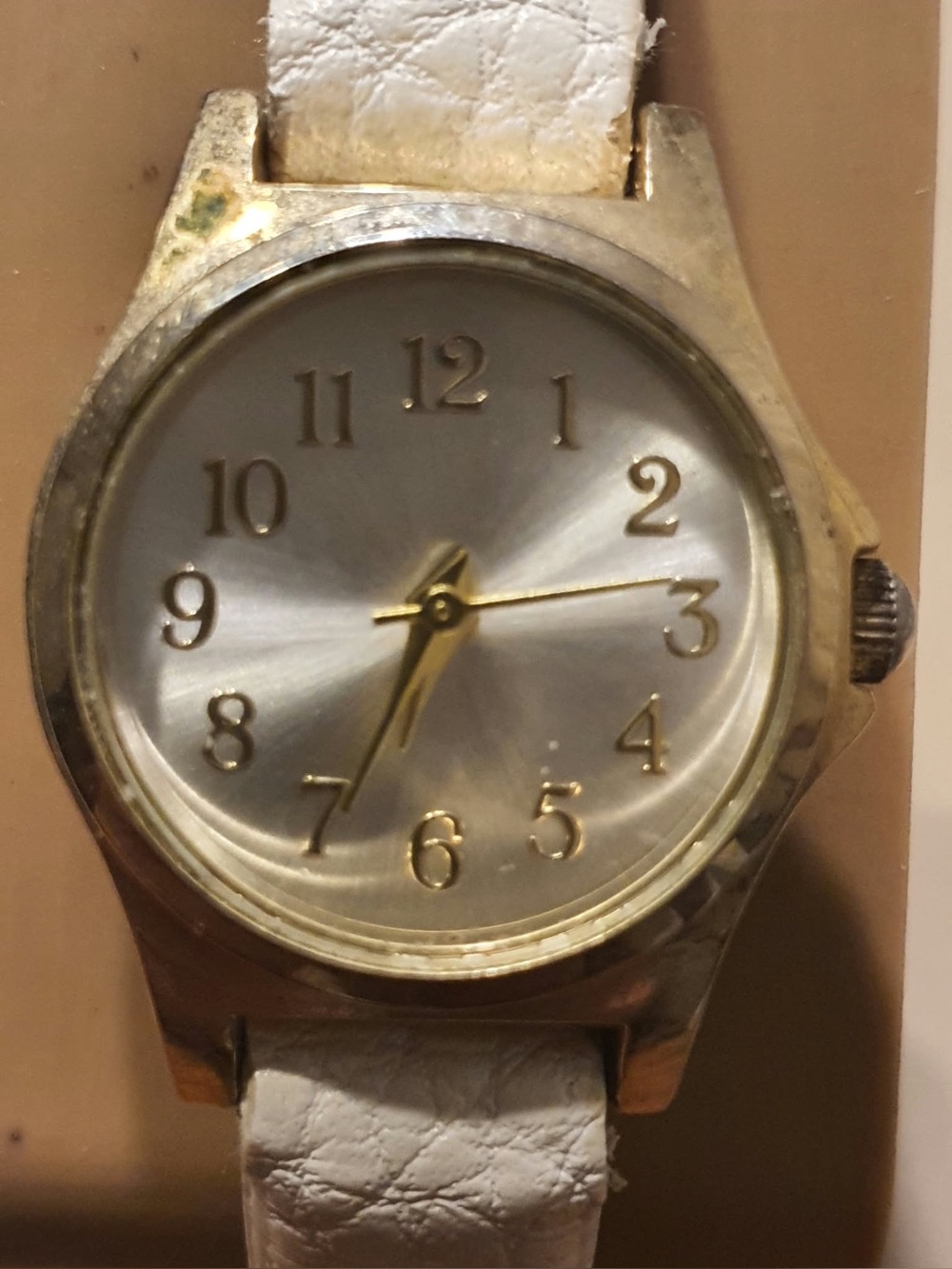 🦋10/$20🦋 Goldtone/White Leather Women's Watch